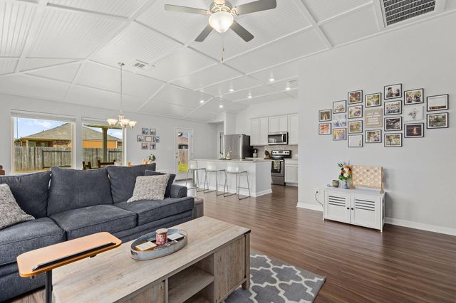 105 Balsam ST, Hutto, TX 78634