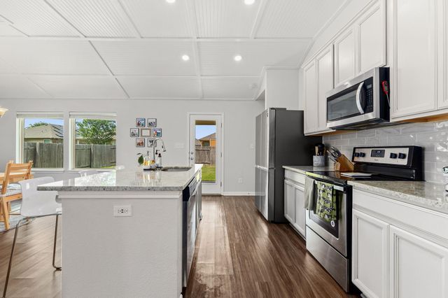 105 Balsam ST, Hutto, TX 78634