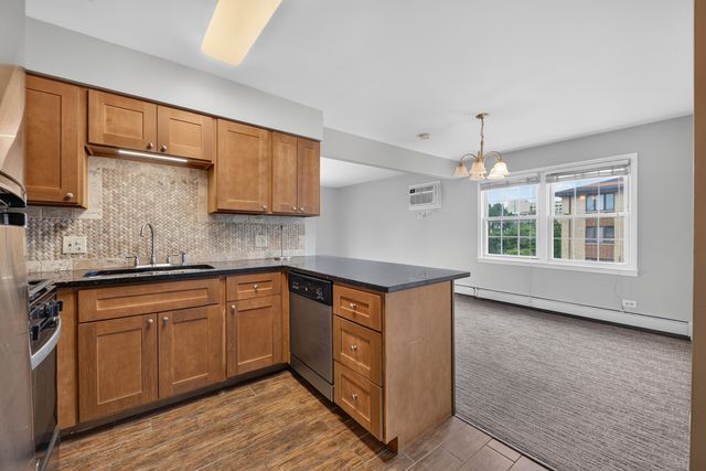 9220 S Kilbourn Avenue 3S, Oak Lawn, IL 60453