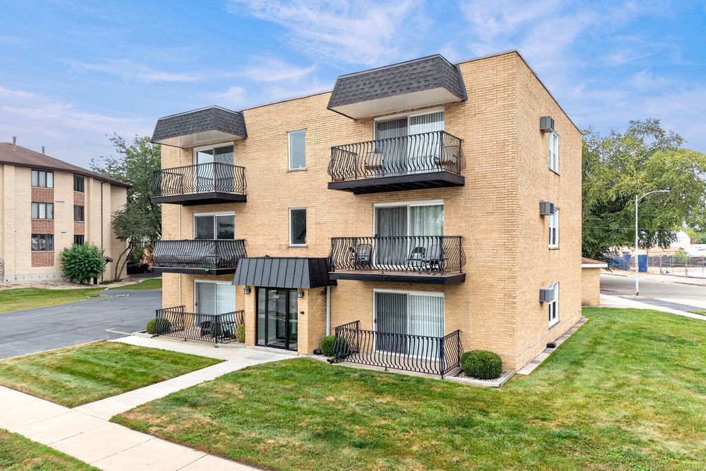 9220 S Kilbourn Avenue 3S, Oak Lawn, IL 60453