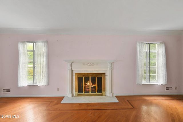 2204 Talmadge Road, Ottawa Hills, OH 43606