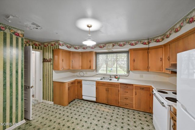 2204 Talmadge Road, Ottawa Hills, OH 43606