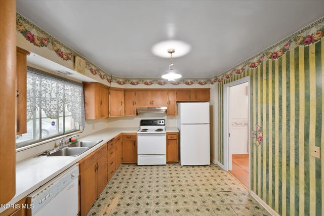 2204 Talmadge Road, Ottawa Hills, OH 43606