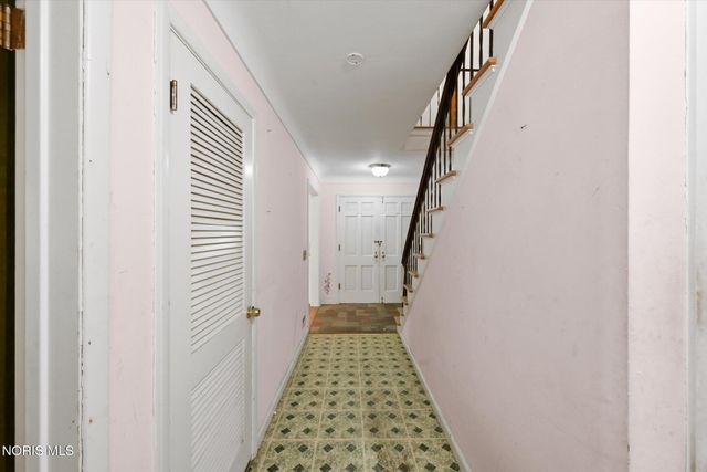2204 Talmadge Road, Ottawa Hills, OH 43606