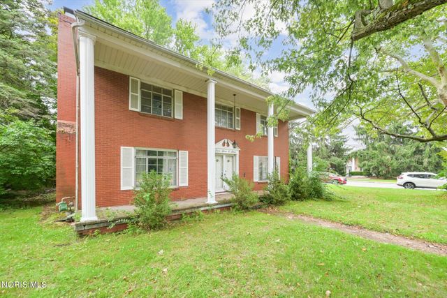 2204 Talmadge Road, Ottawa Hills, OH 43606