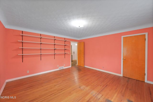 2204 Talmadge Road, Ottawa Hills, OH 43606