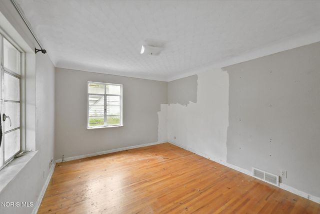 2204 Talmadge Road, Ottawa Hills, OH 43606