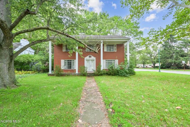 2204 Talmadge Road, Ottawa Hills, OH 43606