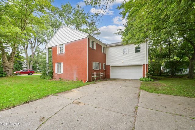 2204 Talmadge Road, Ottawa Hills, OH 43606