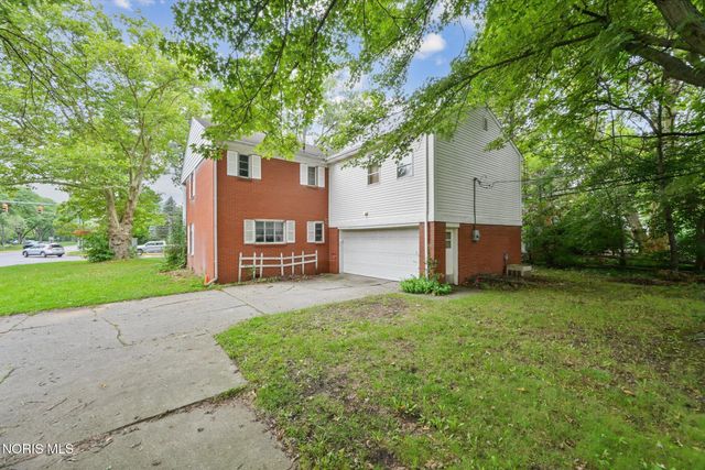 2204 Talmadge Road, Ottawa Hills, OH 43606
