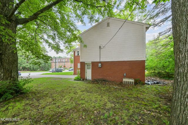 2204 Talmadge Road, Ottawa Hills, OH 43606