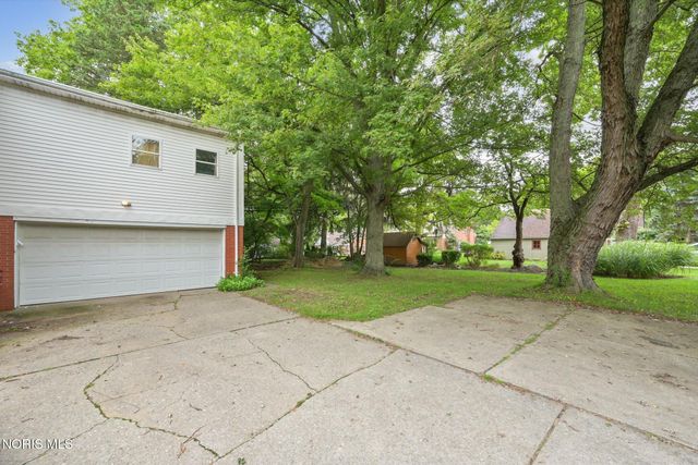 2204 Talmadge Road, Ottawa Hills, OH 43606