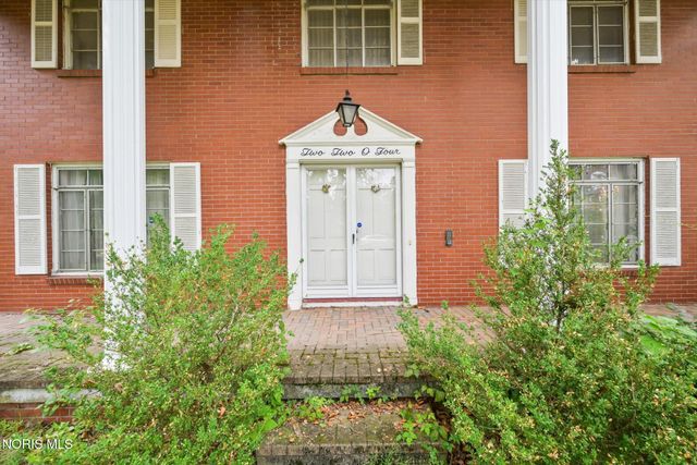 2204 Talmadge Road, Ottawa Hills, OH 43606