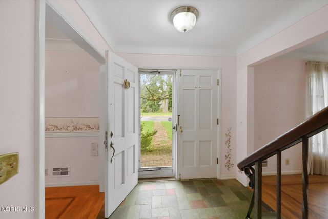 2204 Talmadge Road, Ottawa Hills, OH 43606