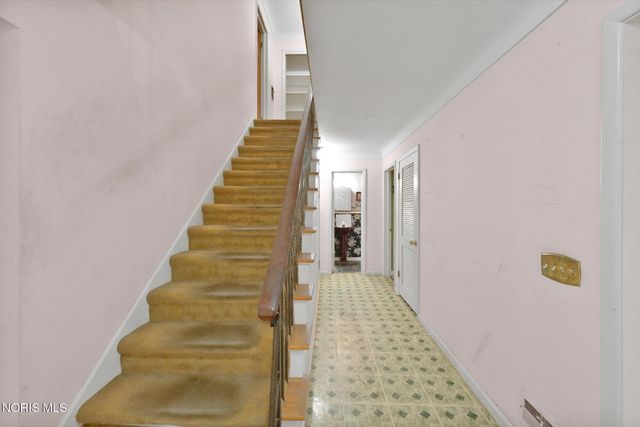 2204 Talmadge Road, Ottawa Hills, OH 43606