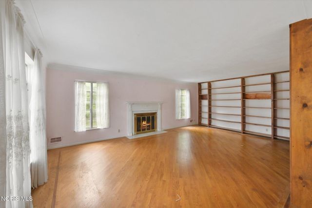 2204 Talmadge Road, Ottawa Hills, OH 43606