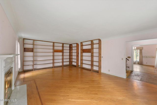 2204 Talmadge Road, Ottawa Hills, OH 43606