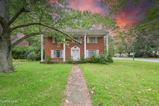 2204 Talmadge Road, Ottawa Hills, OH 43606