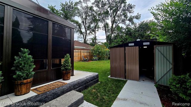 18674 San Juan Drive, Detroit, MI 48221