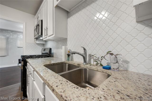 18674 San Juan Drive, Detroit, MI 48221