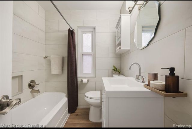 18674 San Juan Drive, Detroit, MI 48221