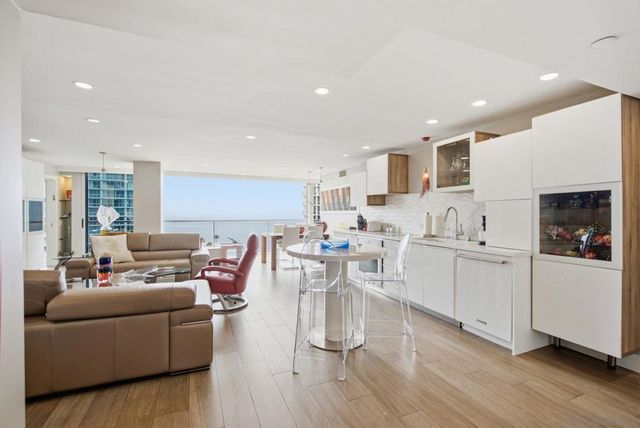 1750 Avenida Del Mundo 1008, Coronado, CA 92118