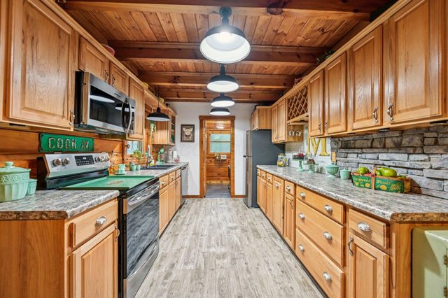 3712 Yatesville Wissler Road NE, Bloomingburg, OH 43106