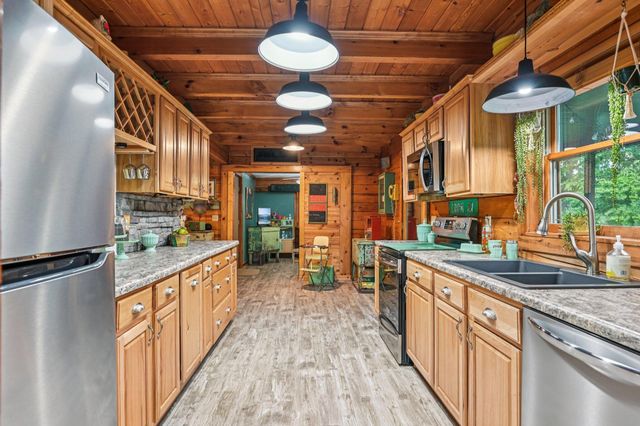 3712 Yatesville Wissler Road NE, Bloomingburg, OH 43106