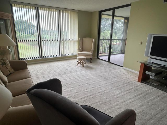 5390 NW Woodland Lakes Drive 4020, Palm Beach Gardens, FL 33418