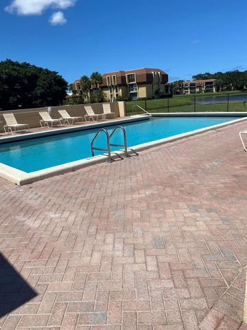 5390 NW Woodland Lakes Drive 4020, Palm Beach Gardens, FL 33418