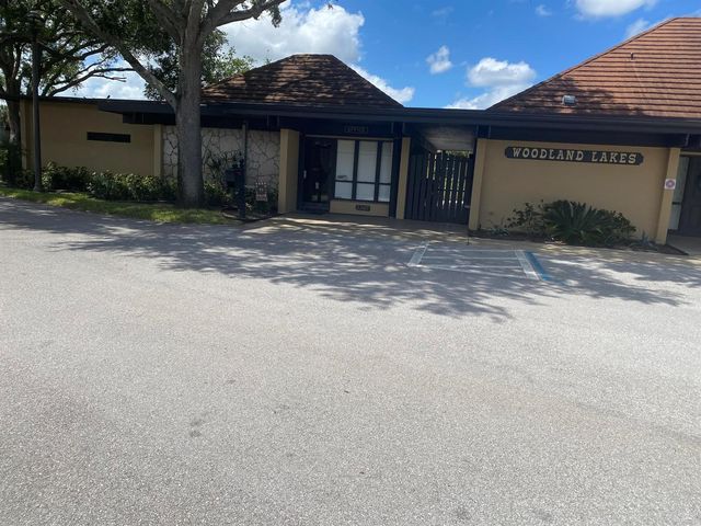 5390 NW Woodland Lakes Drive 4020, Palm Beach Gardens, FL 33418