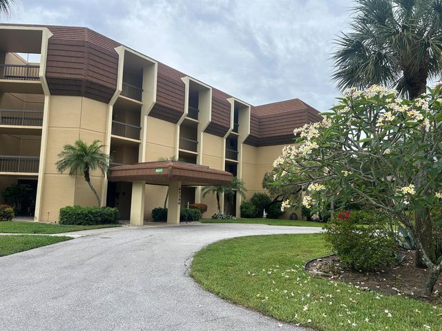 5390 NW Woodland Lakes Drive 4020, Palm Beach Gardens, FL 33418