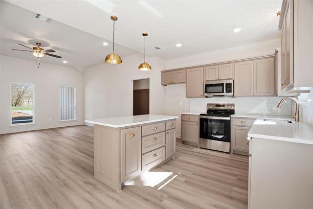 103 N Peverly Street, Whitney, TX 76692