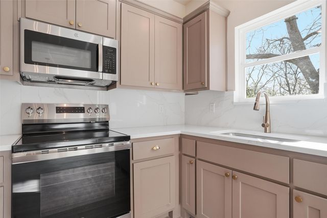 103 N Peverly Street, Whitney, TX 76692