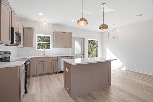 103 N Peverly Street, Whitney, TX 76692