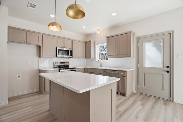 103 N Peverly Street, Whitney, TX 76692