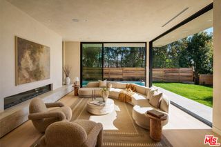 2048 Linnington Avenue, Los Angeles, CA 90025