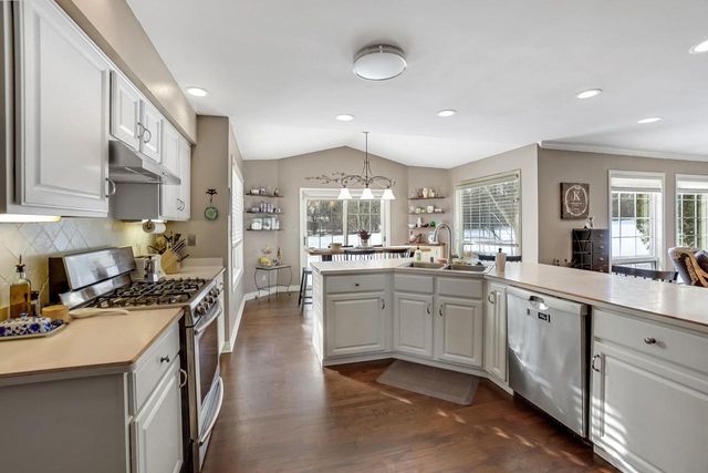 N52W16073 Bette DRIVE, Menomonee Falls, WI 53051