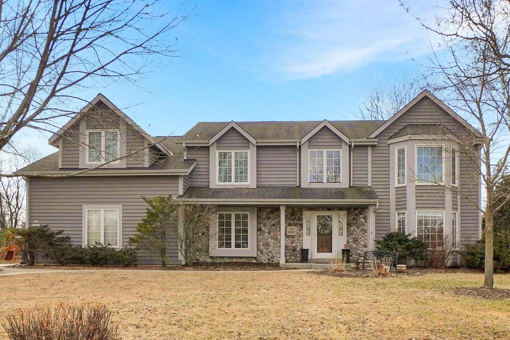 N52W16073 Bette DRIVE, Menomonee Falls, WI 53051