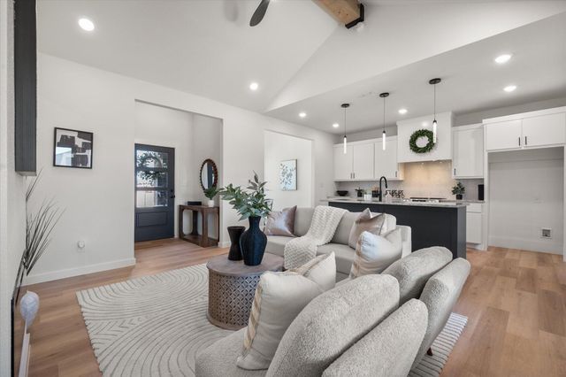 1414 Farmhouse Avenue, Wolfforth, TX 79382