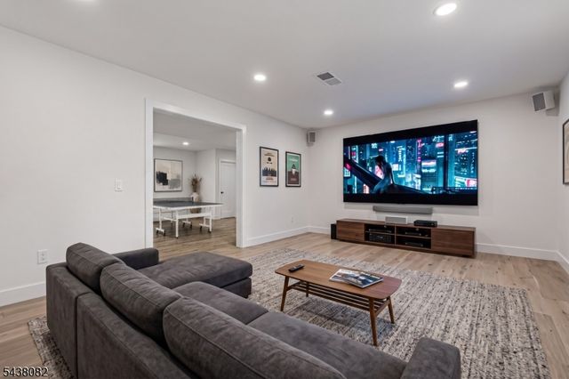 21 Woodruff Ct, New Providence Boro, NJ 07974