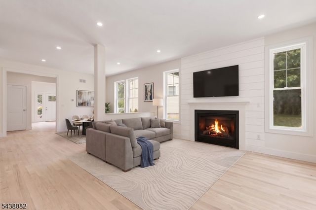 21 Woodruff Ct, New Providence Boro, NJ 07974
