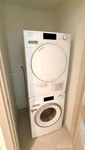 1000 brickell plz 2008, Miami, FL 33131