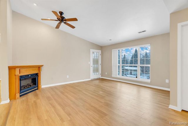 8208 Chesapeake Circle, Walled Lake, MI 48390