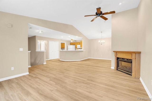 8208 Chesapeake Circle, Walled Lake, MI 48390