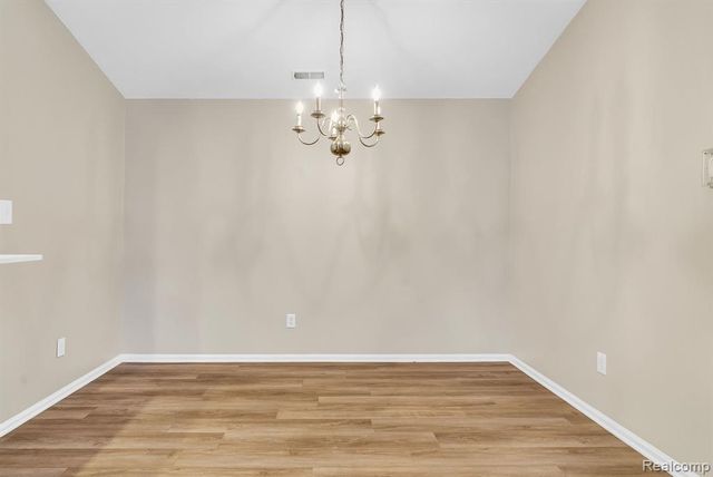 8208 Chesapeake Circle, Walled Lake, MI 48390