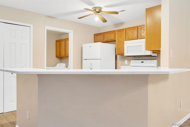 8208 Chesapeake Circle, Walled Lake, MI 48390