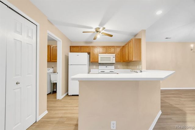 8208 Chesapeake Circle, Walled Lake, MI 48390