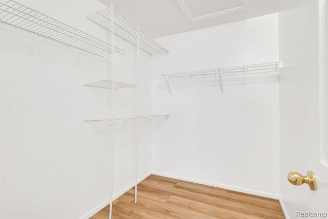 8208 Chesapeake Circle, Walled Lake, MI 48390