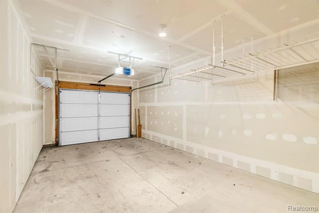 8208 Chesapeake Circle, Walled Lake, MI 48390